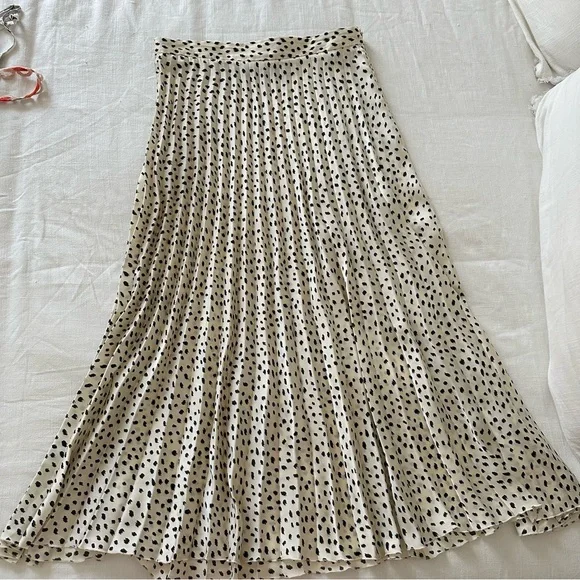 Zara Bloggers Favorite Cream/Black Polka Dot Wrinkle Look Pleated Midi Skirt - Picture 2 of 3